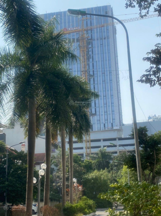 Bán đất diện tích 575m2 mặt tiền 30m KDT vườn đào đường Lạc Long Quân, Tây Hồ, Hà Nội.