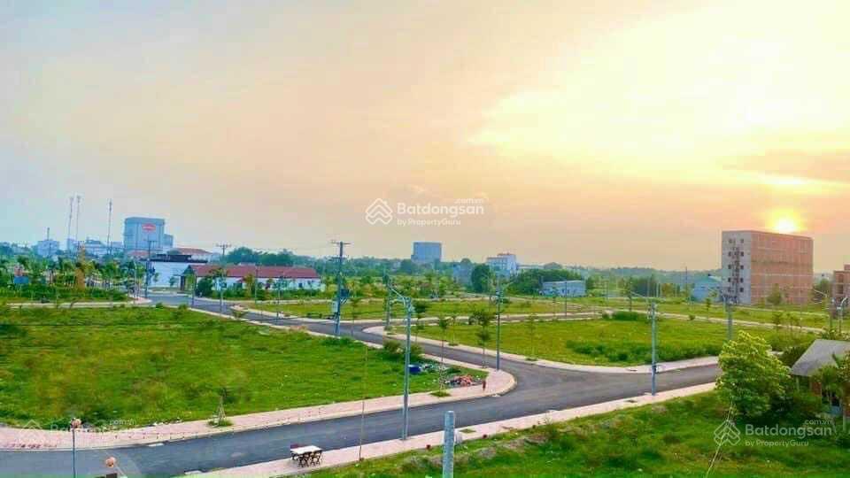 Bán đất gần chợ Bình Chánh sầm uất, DT 100m2 tiện kinh doanh mua bán