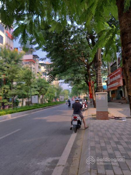 Bán đất mặt phố Lạc Long Quân 210m2, MT 10.5m, thửa đất vuông vắn, view Hồ Tây