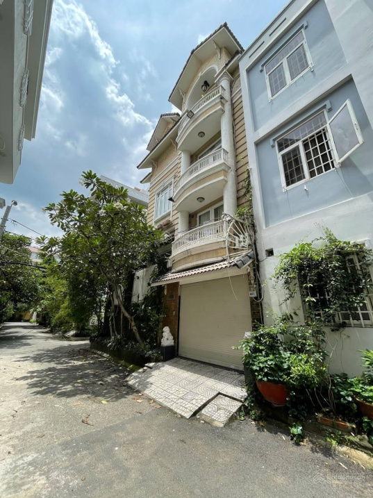 Bán gấp biệt thự đường số 2 Làng Báo Chí, P. Thảo Điền, Quận 2. DT 10x11=110m2 - giá 17,5 tỷ