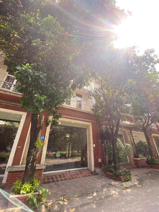 Bán gấp liền kề Làng Việt Kiều Châu Âu View vườn hoa - Vỉa hè - Kinh doanh 79m2 mt 4.5m chỉ 14.5 tỷ