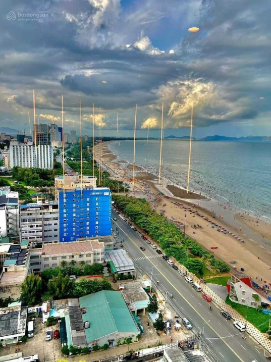 Bán gấp lô đất xây khách sạn mặt tiền đường Phó Đức Chính đi bộ ra biển Bãi Sau, 126m2, giá 19.9 tỷ