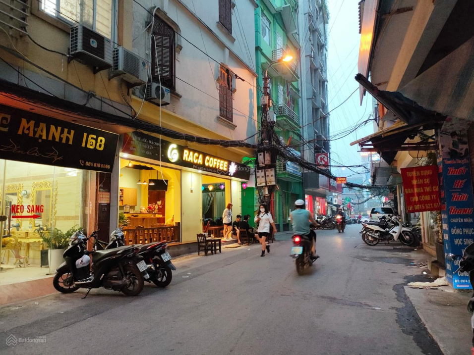 Bán gấp nhà Chùa Láng, cực đẹp thiết kế kiểu home stay, không gian thoáng đãng giữa lòng Hà Nội