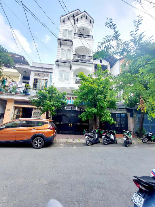 Bán gấp nhà đẹp hẻm vip Lê Đức Thọ, P. 17 cách MT chỉ 20m, 5x18m, hầm 4 lầu giá 16.9 tỷ TL