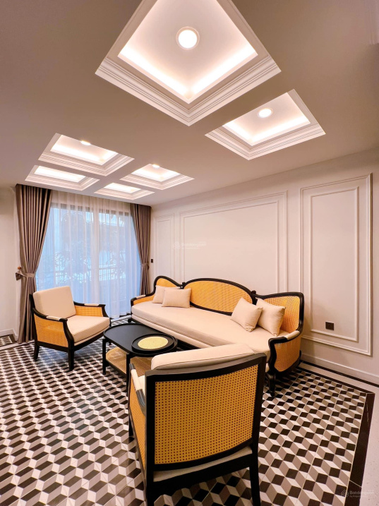 Bán gấp nhà mặt phố Giảng Võ, 90m2x5T. Mặt tiền ~5.5m, vỉa hè rộng, KD sầm uất, chủ nhà vip, 39 tỷ