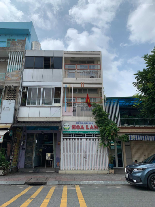 Bán gấp nhà mặt tiền phường Tân Định, Quận 1. DT: 7.5x24m. CN: 162.9m2 - 2 tầng. Giá chỉ 34 tỷ TL