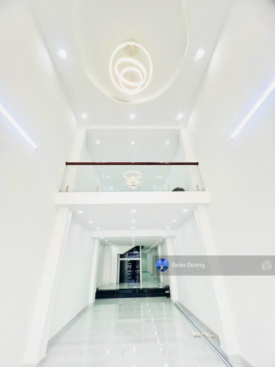 Bán gấp nhà mặt tiền rất đẹp đường Nguyễn Thái Bình. Chỉ 15.6 tỷ