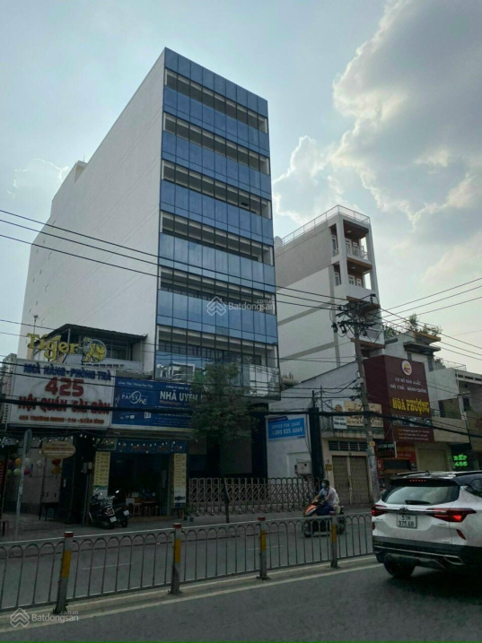 Bán gấp tòa nhà văn phòng hầm, 9 tầng đường Bạch Đằng, P. 2, Q. Tân Bình. DT: 8x27m, giá 46 tỷ