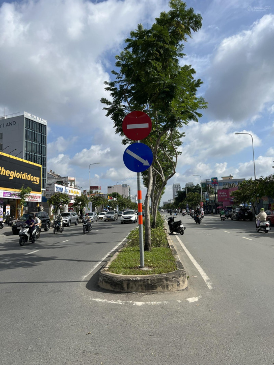 Bán khuôn nhà đất vàng mặt tiền Lê Quang Định, Q. Bình Thạnh(20x32)khu xây 2 hầm 9 tầng. Giá 110 tỷ