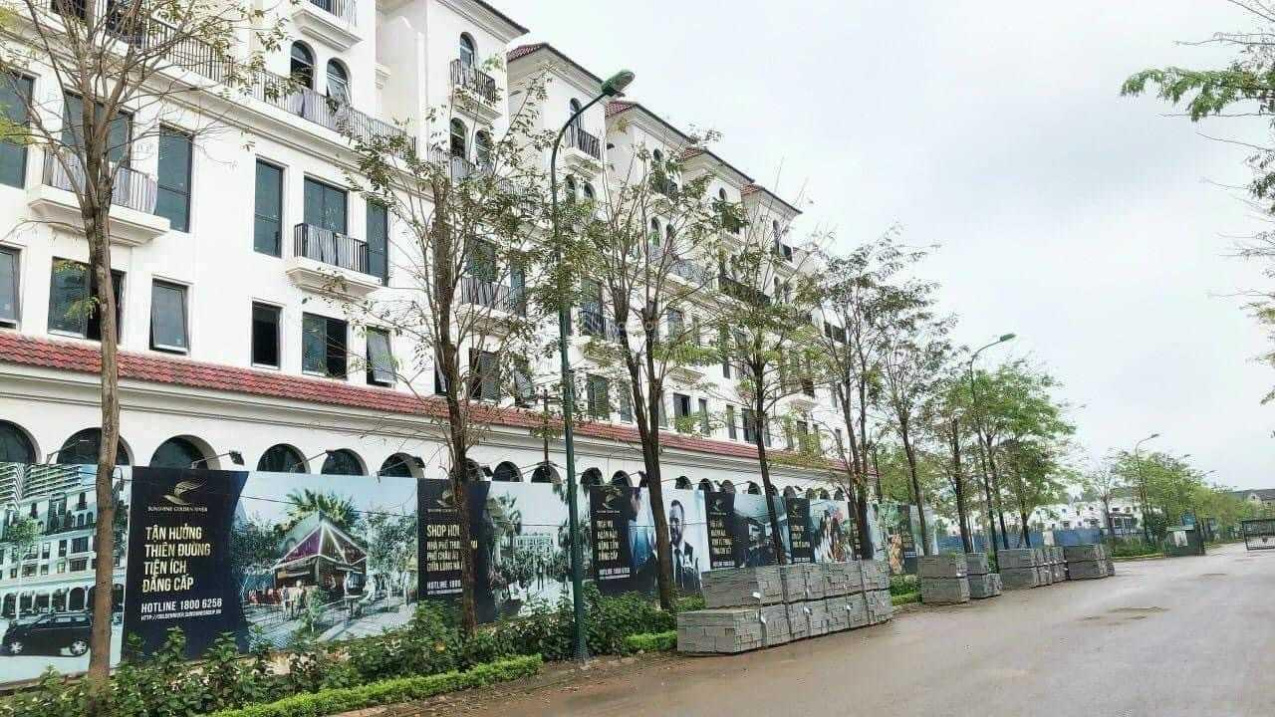 Bán liền kề shophouse Sunshine Golden River - DT 99m2 MT 5,5m 5 tầng + 1 hầm giá tốt. LH 0986 436 161