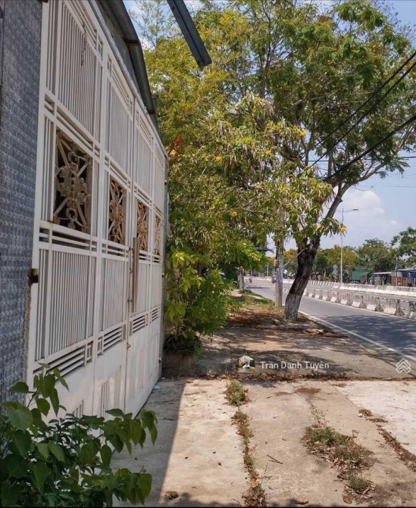 Bán mặt tiền đường Nguyễn Đức Cảnh - Hàng chính chủ