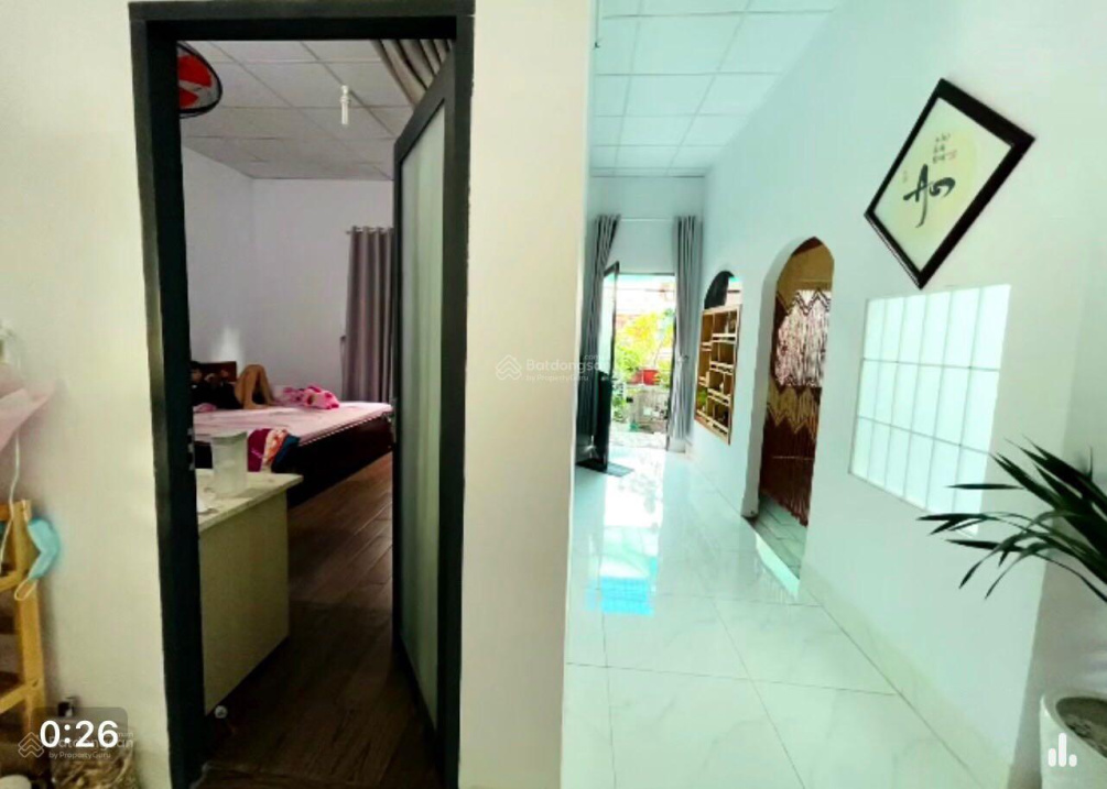 Bán nhà 2 tầng mặt tiền đường Trịnh Phong, P. Phước Tiến trung tâm Nha Trang