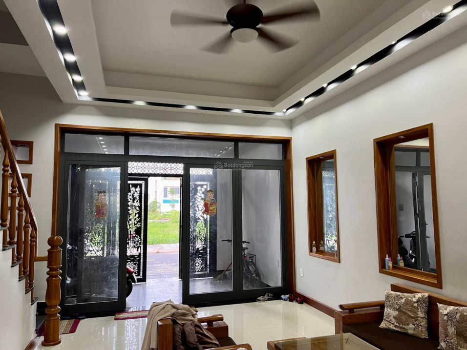 Bán nhà 3 tầng KĐT Nam Vĩnh Hải phường Vĩnh Hải Nha Trang, 75m2, 3,85 tỷ