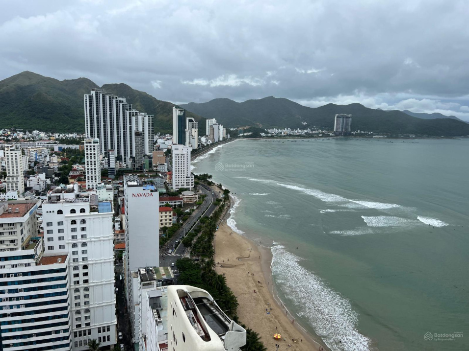 Bán nhà 3 tầng đường 2/4 Nha Trang, DT 100,5m2 (6,2 x 16,5m) đang cho thuê 55tr/tháng - Bán 14,5 tỷ