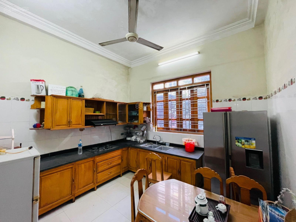 Bán nhà 4 tầng gần cơ khí Cổ Loa, tổ 23, 65m2, mặt tiền 4m. Cách 1 nhà ra đường nhựa 2 làn xe