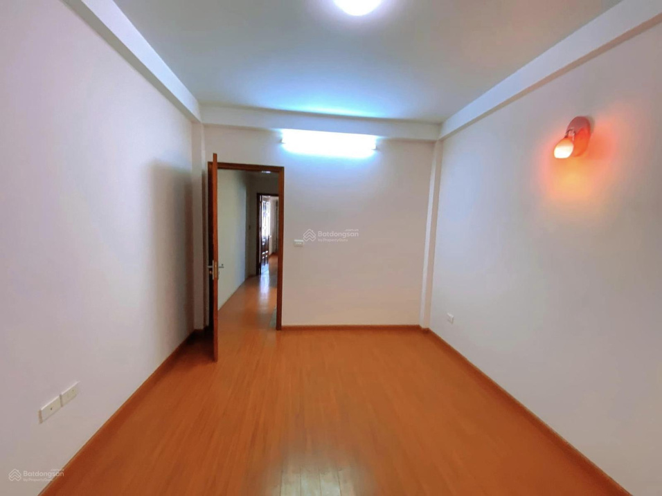 Bán nhà Cầu Giấy - 10m sân chơi - 10m ôtô ở sướng chỉ 6,65 tỷ