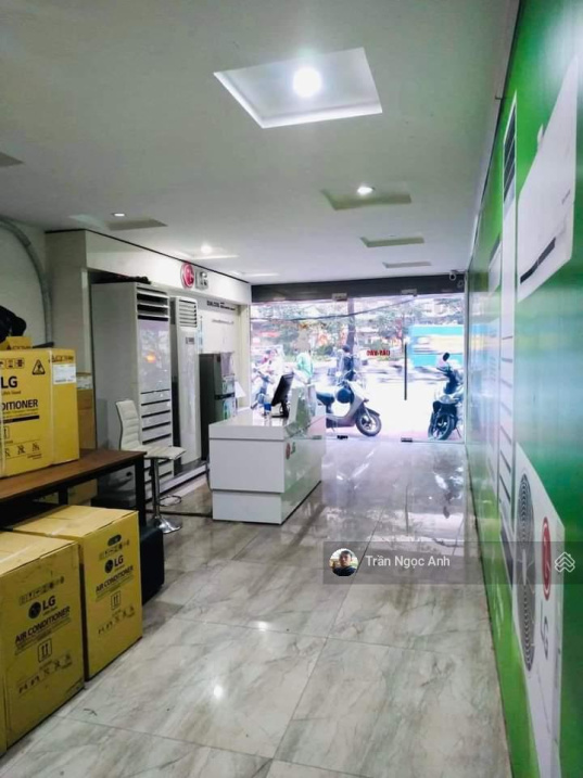 Bán nhà Cầu Giấy, 40m2, 4 tầng, lô góc, vỉa hè đá bóng, thông sàn, dòng tiền 35tr/th.