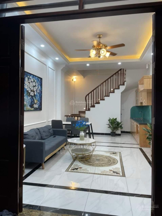 Bán nhà Chu Huy Mân, mới đẹp, xịn xò, ô tô đỗ, vị trí đẹp, giá nhỉnh 3 tỷ