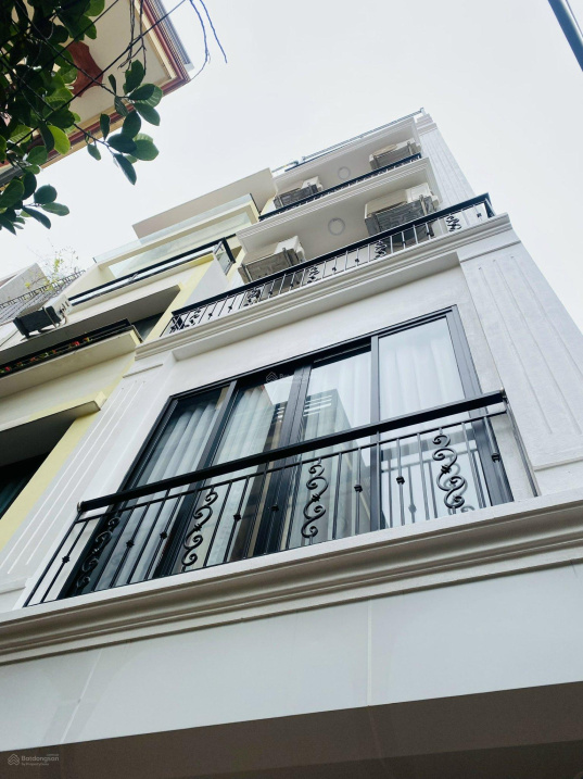 Bán nhà Lạc Long Quân, Ô TÔ 7 chỗ đổ cổng, 40m2, 5.95 tỷ