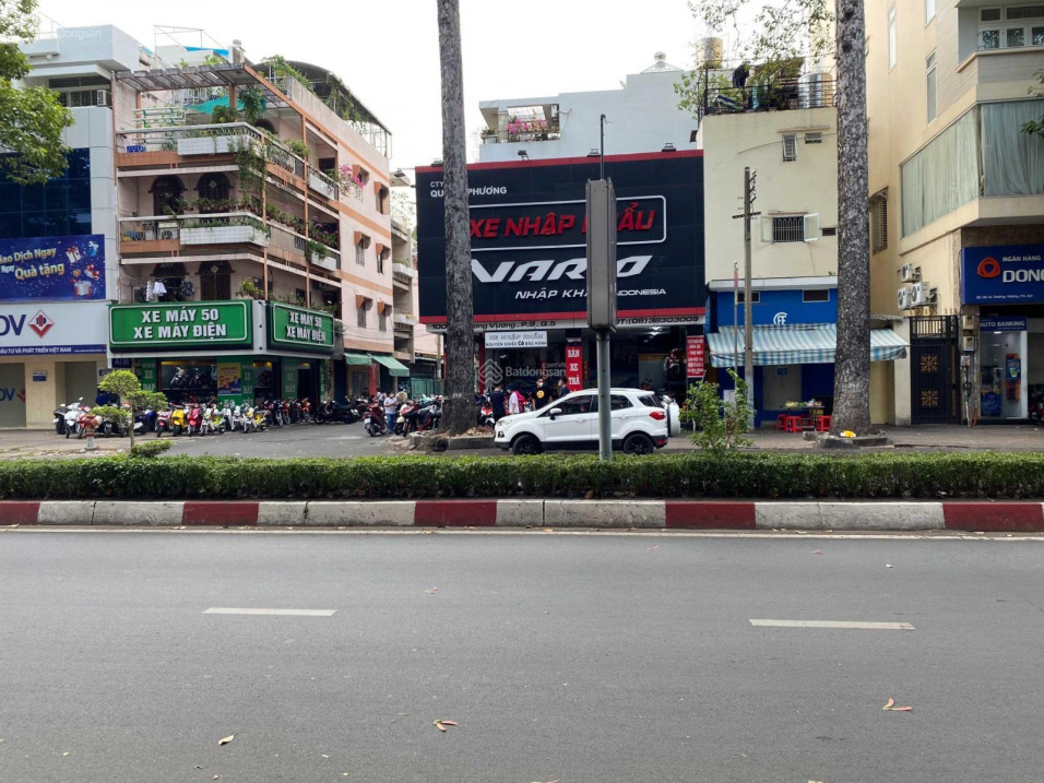 Bán nhà MT Võ Văn Tần, P. 5, Quận 3, DT: 5.6x18m, 2 tầng, HĐ: 110 tr/th - giá 49 tỷ đoạn 2 chiều