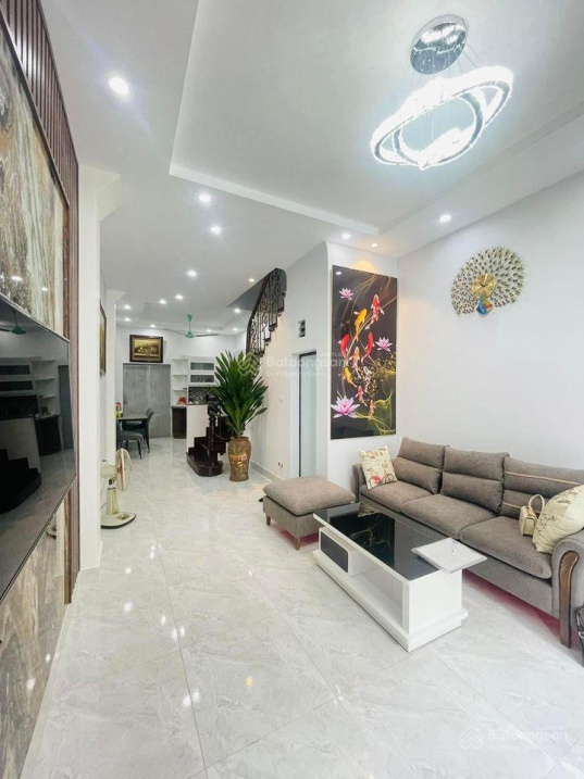 Bán nhà Mễ Trì, nhà mới ở luôn, 30m2, 5 tầng, 2 thoáng, giá 3,4 tỷ