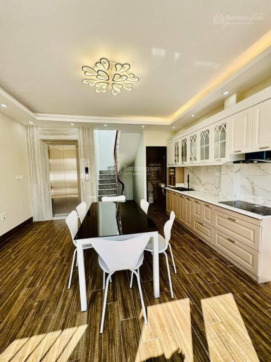 Bán nhà Nguyễn Khang, Cầu Giấy, nhà mới đẹp, nội thất xịn, ở sướng, 35m2 x 5 tầng, 5.3 tỷ