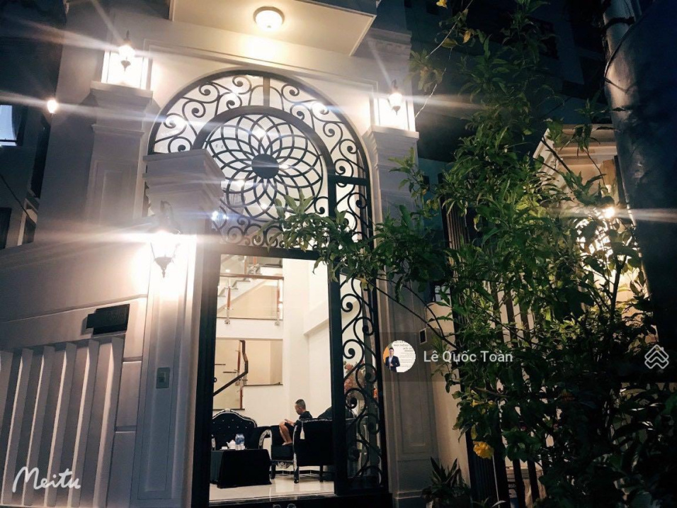 Bán nhà Phan Xích Long - Nhiêu Tứ: 4x16,5m - 4 lầu ST - Mới 100% - Tặng nội thất - 2 MT - 10 tỷ 800