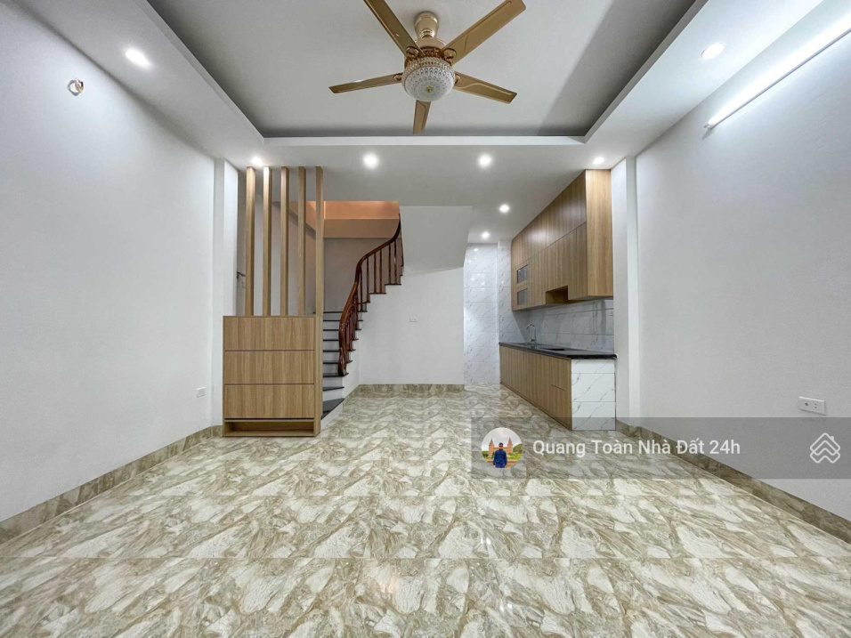 Bán nhà Quang Tiến ngõ 8, diện tích 33.5m2 x5 tầng 4PN cách đường thông, ô tô dừng đỗ 1 nhà (Video)