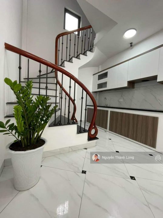 Bán nhà Thượng Thanh 5 tầng gần 40m2 nhỉnh 3 tỷ, gần trường chợ UBND, ngõ nông thông rộng ô tô nhỏ