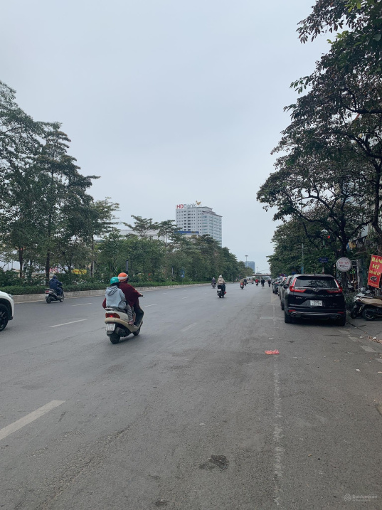 Bán nhà Văn Cao, Ba Đình, ô tô đỗ cửa, vị trí trung tâm, DT 50m2, chỉ hơn 7 tỷ