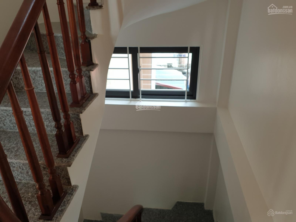 Bán nhà Văn Hội, lô góc 37m2 x 5 tầng ngõ 2,2m thông thoáng, gần ô tô, 3.x tỷ, 0989 089 608