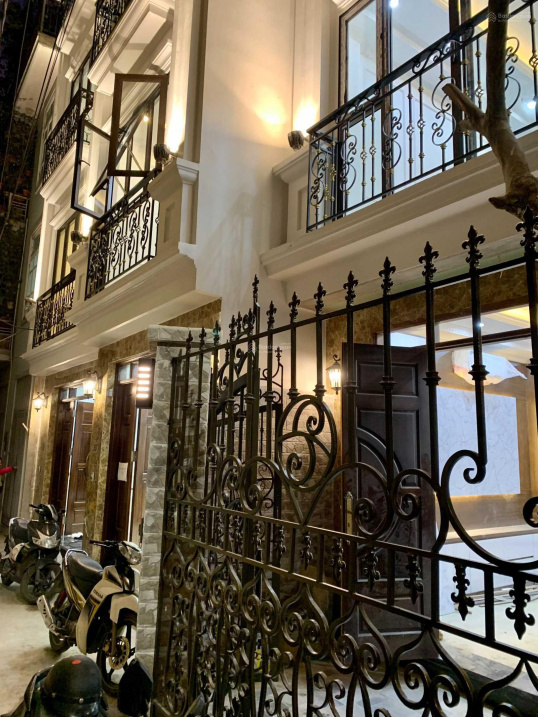 Bán nhà biệt thự ngõ 218 Lạc Long Quân, Tây Hồ 65m2 xây 5 tầng mới giá 8.1 tỷ