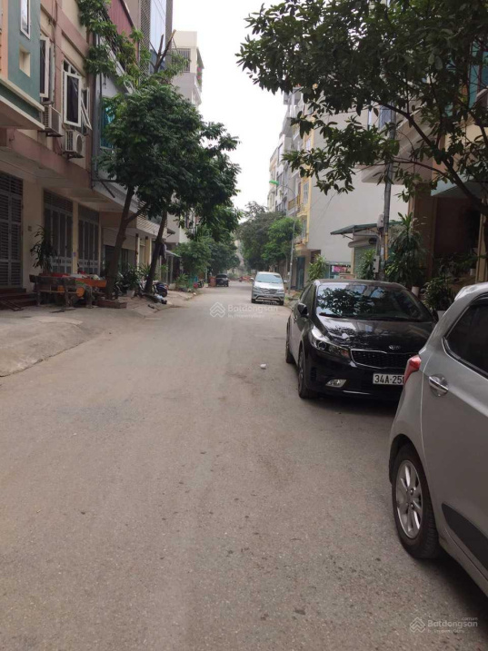 Bán nhà cấp 4 Phú Diễn, Từ Liêm, phân lô, vỉa hè, ô tô dừng đỗ tránh nhau trước nhà, 52,2m2 6,8 tỷ