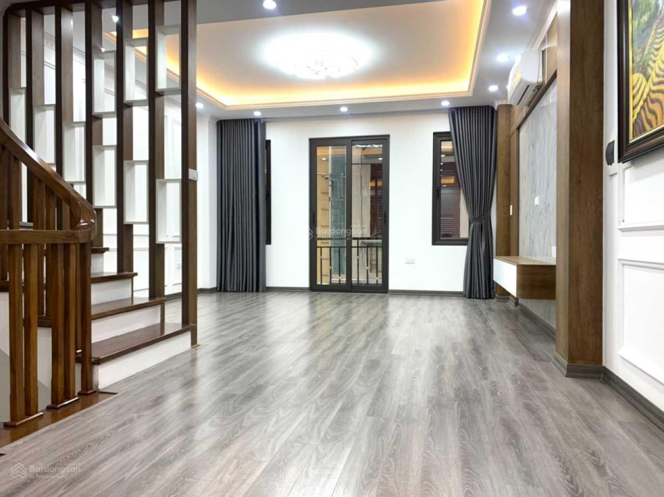 Bán nhà đường Bưởi, Vĩnh Phúc, Ba Đình 45m2 xây 5 tầng, nhà đẹp, mặt tiền rộng giá 6.1 tỷ