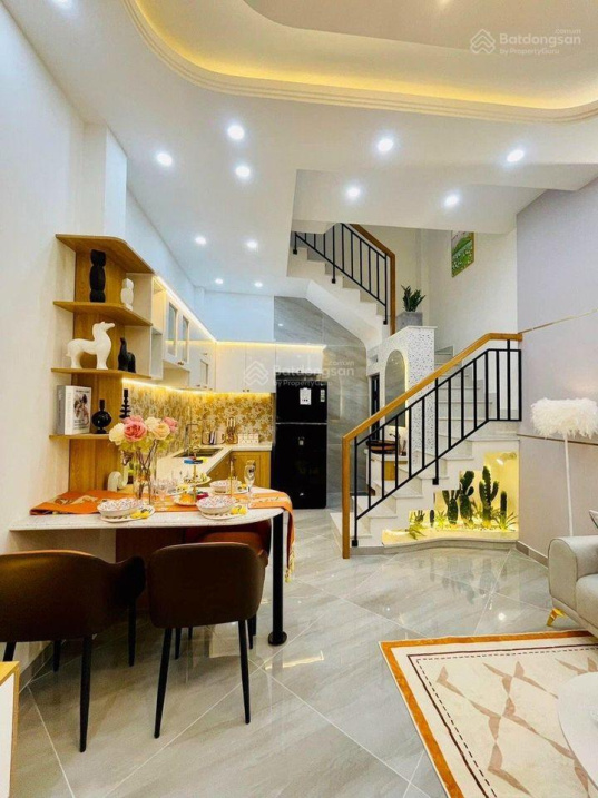 Bán nhà gần ngõ 106 Hoàng Quốc Việt, Cầu Giấy 50m2 x 5T giá 9 tỷ