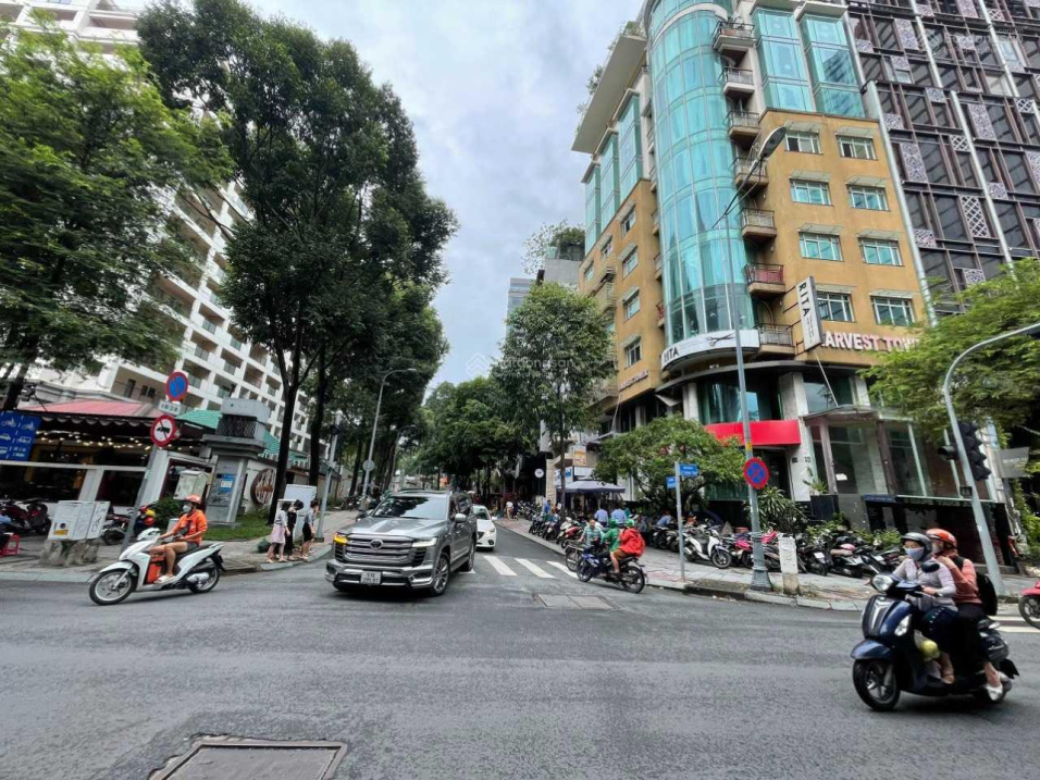 Bán nhà góc 2 MT Lê Thánh Tôn, ngay Phường Bến Nghé, Quận 1 giá 265 tỷ TL.