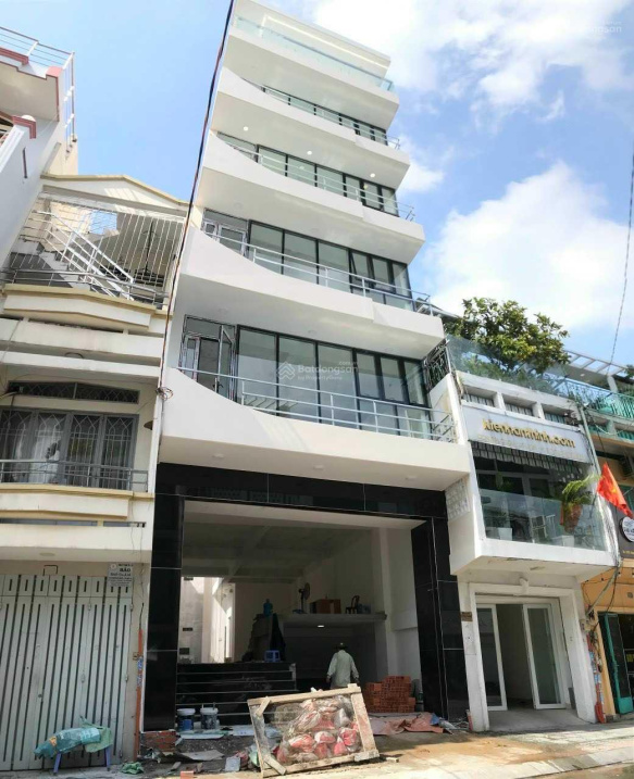 Bán nhà góc 2 mặt tiền Nguyễn Đình Chiểu (8 x 20m), 4 tầng HĐT: 130 tr/th, giá 75 tỷ TL