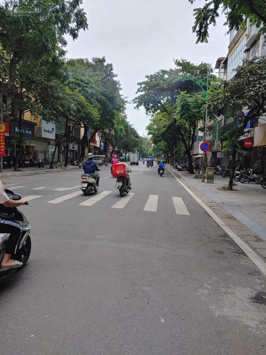 Bán nhà mặt phố Huế, DT: 65m2 MT 5.5m, 5 tầng, vỉa hè rộng, trung tâm Hai Bà Trưng giá 41 tỷ