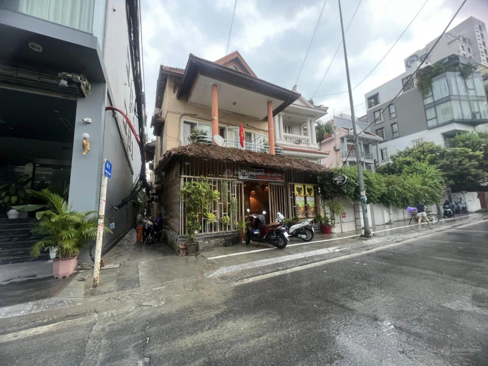 Bán nhà mặt phố Quảng An, lô góc view mặt Hồ Tây, mặt tiền rộng 7m5. Giá tốt nhất khu vực