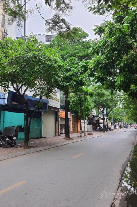 Bán nhà mặt phố Trung Kính- giá trong ngõ- 200m2- 36x tỷ- MT 40m. vỉa hè đá bóng- kinh doanh 2 mặt