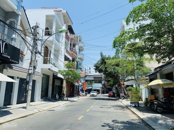 Ban-nha-mat-tien-Me-Linh-Nha-Trang-1