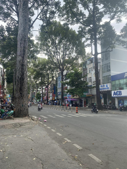 Bán nhà mặt tiền Ngô Gia Tự, phường 4, quận 10, 3 tầng 100m2