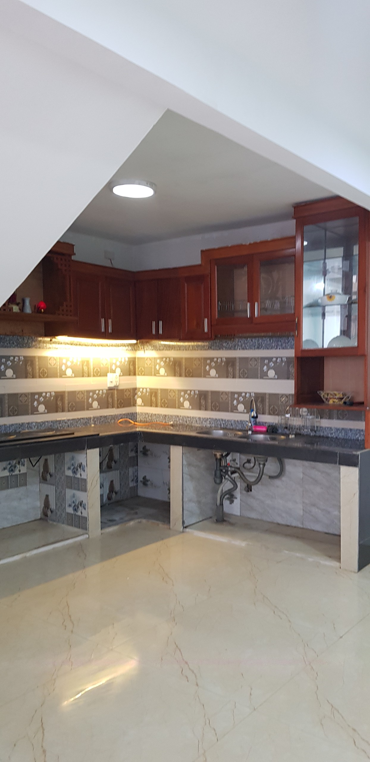 Bán gấp nhà mặt tiền gần NGUYỄN ĐÌNH CHIỂU 70M 6PN nhỉnh 4 tỷ - nhà mới đẹp ở luôn