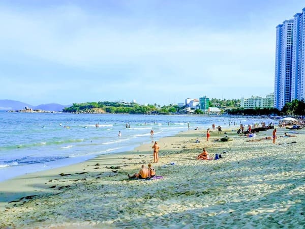 Ban-nha-mat-tien-Nguyen-Khuyen-Nha-Trang-1
