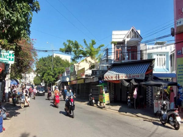 Ban-nha-mat-tien-Nguyen-Khuyen-Nha-Trang