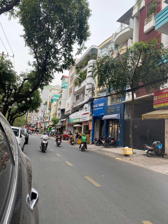 Bán nhà mặt tiền Nguyễn Trọng Tuyển Quận Tân Bình giá chỉ 18 tỷ