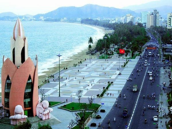 Ban-nha-mat-tien-Van-Don-Nha-Trang