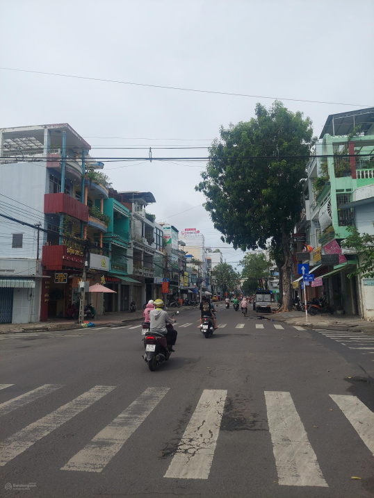 Bán nhà mặt tiền đường Ngô Gia Tự, Phước Tiến, Nha Trang