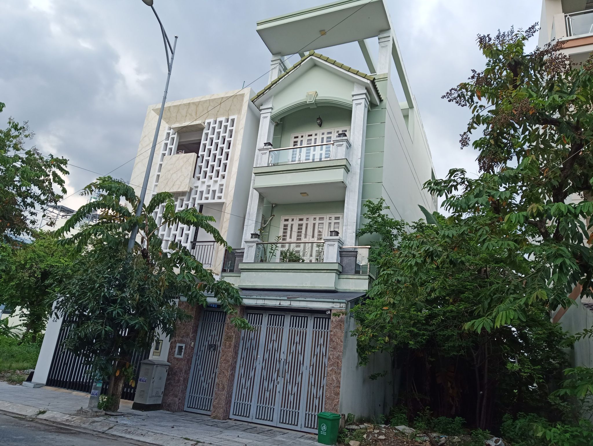 Giảm mạnh chỉ còn 14 tỷ.Nhà MT kinh doanh,110m2 ,4 tầng,Đường 16m,Gần UBND Thủ Đức,Quận 2