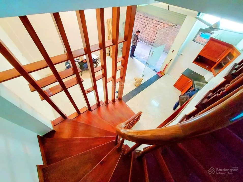 Bán nhà ngõ phân lô phố Nguyễn Chí Thanh 45m2, 5 tầng MT 4m oto đỗ cửa giá 6.5 tỷ. Nằm vị trí đẹp